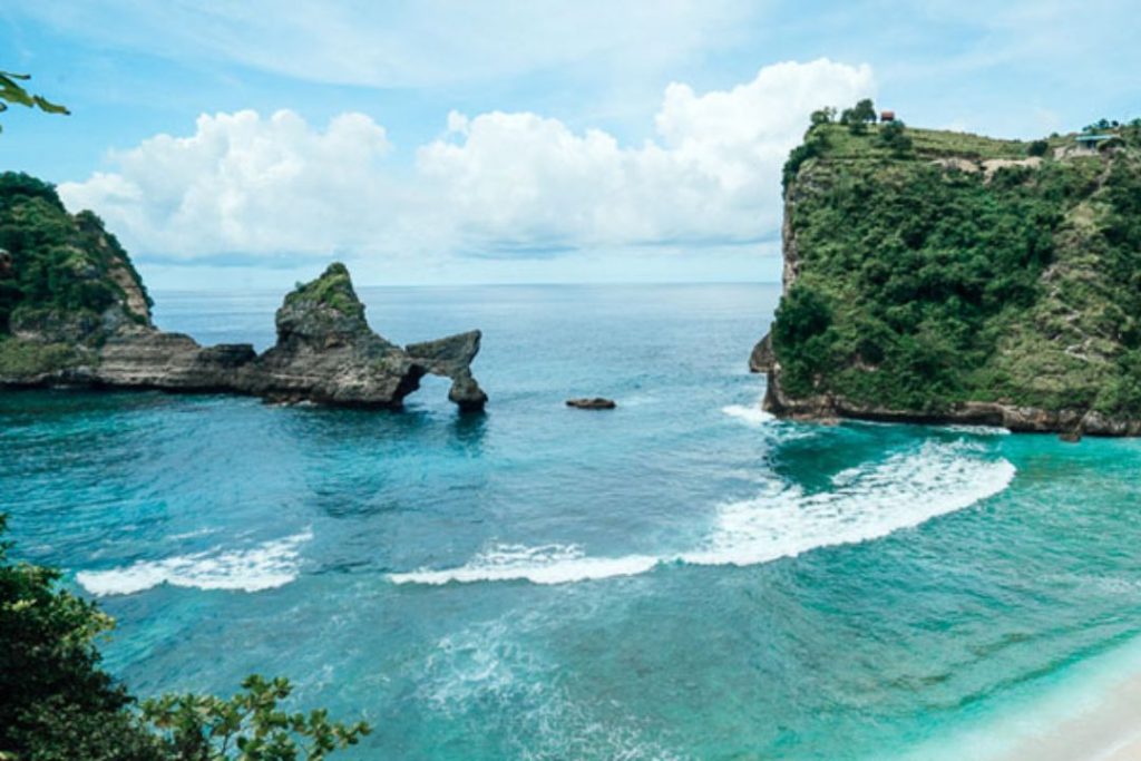 crystal bay beach west nusa penida